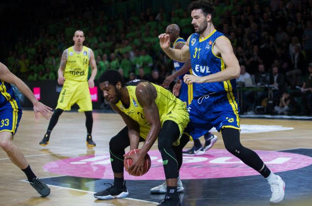 轮换中占据 轮换中占据